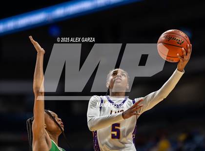 Thumbnail 3 in Cuero vs. Lincoln (UIL 4A Basketball Division II Final) photogallery.