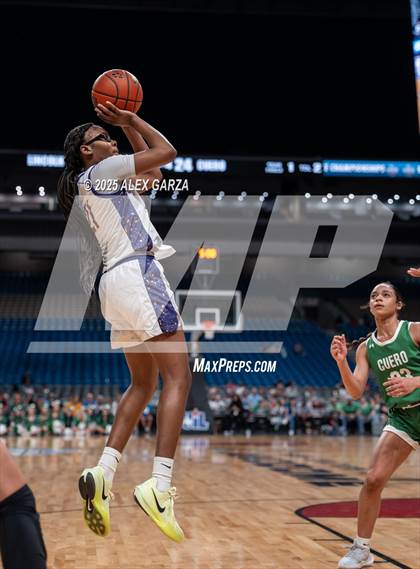 Thumbnail 3 in Cuero vs. Lincoln (UIL 4A Basketball Division II Final) photogallery.