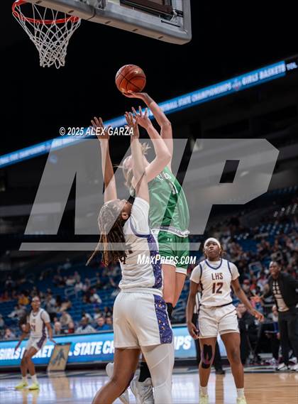 Thumbnail 2 in Cuero vs. Lincoln (UIL 4A Basketball Division II Final) photogallery.