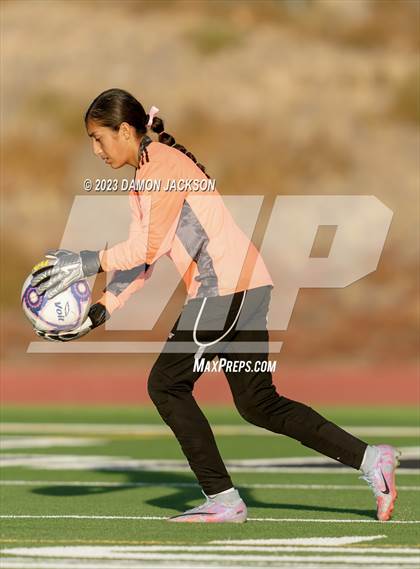 Thumbnail 3 in Mojave vs Virgin Valley (NIAA 3A Southern Region Playoffs) photogallery.