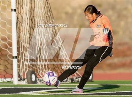 Thumbnail 3 in Mojave vs Virgin Valley (NIAA 3A Southern Region Playoffs) photogallery.