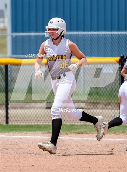 Thumbnail 1 in Davenport North vs Southeast Polk (Jefferson Varsity Classic) photogallery.