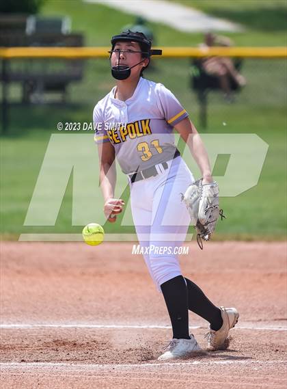 Thumbnail 2 in Davenport North vs Southeast Polk (Jefferson Varsity Classic) photogallery.