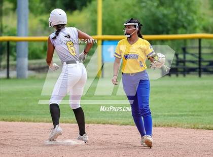Thumbnail 1 in Davenport North vs Southeast Polk (Jefferson Varsity Classic) photogallery.