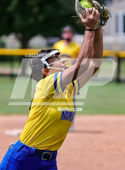 Thumbnail 2 in Davenport North vs Southeast Polk (Jefferson Varsity Classic) photogallery.
