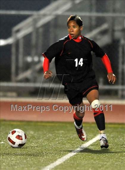 Thumbnail 3 in Santa Barbara vs. Oak Hills (CIF SoCal D2 Regional Final) photogallery.