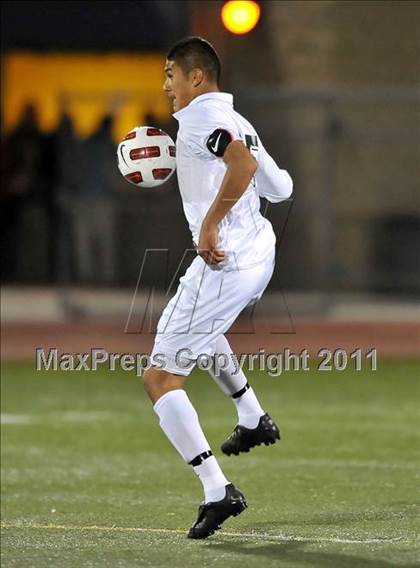 Thumbnail 2 in Santa Barbara vs. Oak Hills (CIF SoCal D2 Regional Final) photogallery.