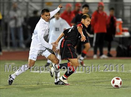 Thumbnail 3 in Santa Barbara vs. Oak Hills (CIF SoCal D2 Regional Final) photogallery.