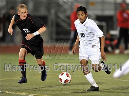 Thumbnail 3 in Santa Barbara vs. Oak Hills (CIF SoCal D2 Regional Final) photogallery.