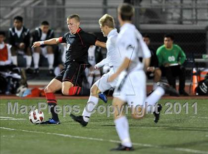 Thumbnail 2 in Santa Barbara vs. Oak Hills (CIF SoCal D2 Regional Final) photogallery.