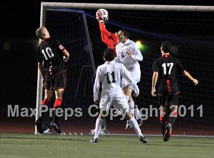 Thumbnail 2 in Santa Barbara vs. Oak Hills (CIF SoCal D2 Regional Final) photogallery.