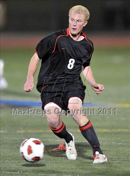 Thumbnail 3 in Santa Barbara vs. Oak Hills (CIF SoCal D2 Regional Final) photogallery.