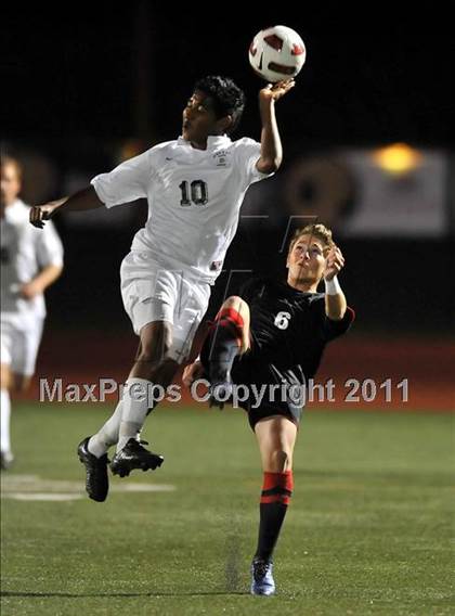 Thumbnail 3 in Santa Barbara vs. Oak Hills (CIF SoCal D2 Regional Final) photogallery.