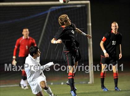 Thumbnail 3 in Santa Barbara vs. Oak Hills (CIF SoCal D2 Regional Final) photogallery.