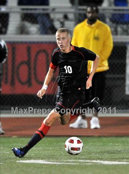 Thumbnail 3 in Santa Barbara vs. Oak Hills (CIF SoCal D2 Regional Final) photogallery.