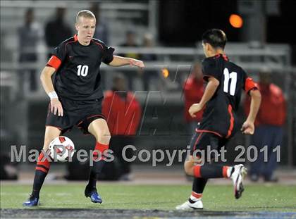 Thumbnail 2 in Santa Barbara vs. Oak Hills (CIF SoCal D2 Regional Final) photogallery.