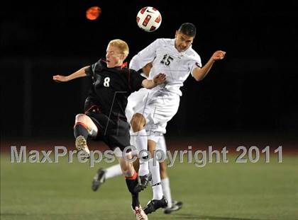 Thumbnail 2 in Santa Barbara vs. Oak Hills (CIF SoCal D2 Regional Final) photogallery.
