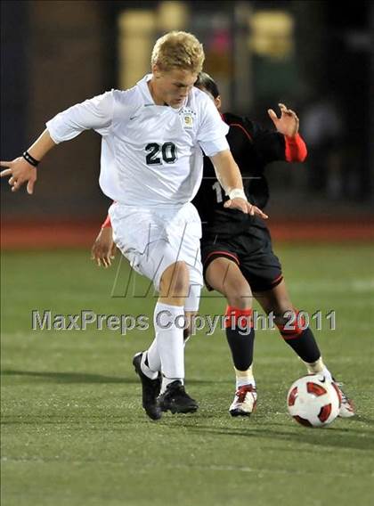 Thumbnail 3 in Santa Barbara vs. Oak Hills (CIF SoCal D2 Regional Final) photogallery.