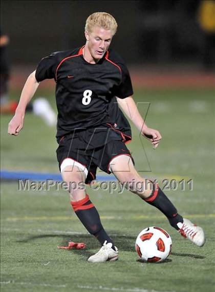 Thumbnail 2 in Santa Barbara vs. Oak Hills (CIF SoCal D2 Regional Final) photogallery.