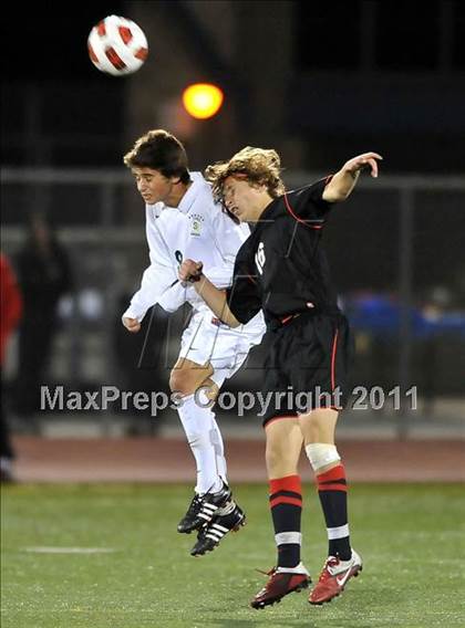 Thumbnail 2 in Santa Barbara vs. Oak Hills (CIF SoCal D2 Regional Final) photogallery.