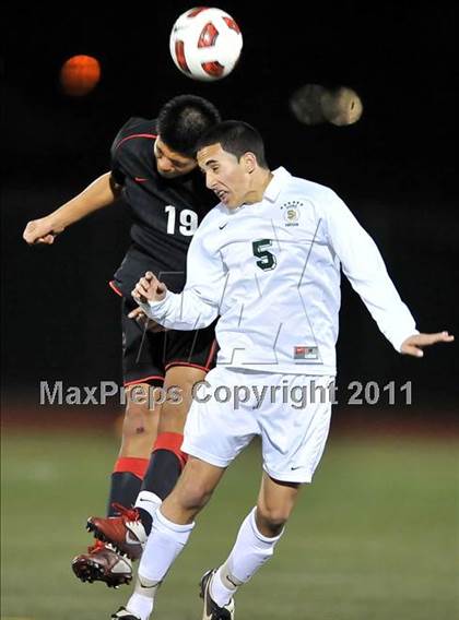 Thumbnail 3 in Santa Barbara vs. Oak Hills (CIF SoCal D2 Regional Final) photogallery.