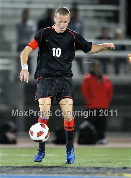 Thumbnail 1 in Santa Barbara vs. Oak Hills (CIF SoCal D2 Regional Final) photogallery.