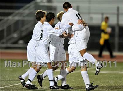 Thumbnail 3 in Santa Barbara vs. Oak Hills (CIF SoCal D2 Regional Final) photogallery.
