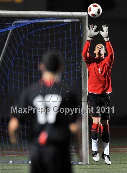 Thumbnail 2 in Santa Barbara vs. Oak Hills (CIF SoCal D2 Regional Final) photogallery.