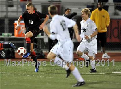 Thumbnail 2 in Santa Barbara vs. Oak Hills (CIF SoCal D2 Regional Final) photogallery.