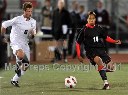 Thumbnail 3 in Santa Barbara vs. Oak Hills (CIF SoCal D2 Regional Final) photogallery.