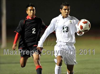 Thumbnail 2 in Santa Barbara vs. Oak Hills (CIF SoCal D2 Regional Final) photogallery.