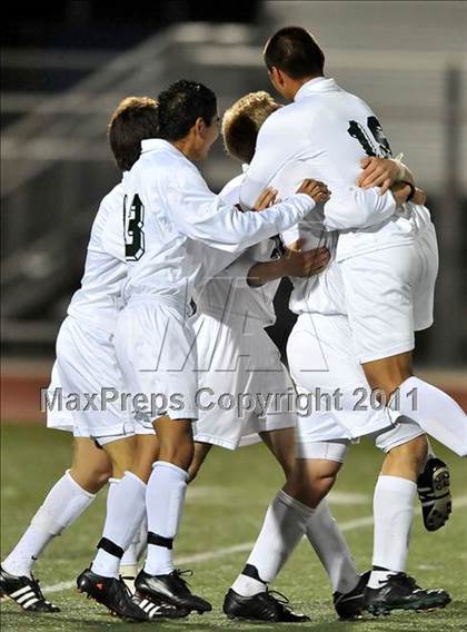 Thumbnail 2 in Santa Barbara vs. Oak Hills (CIF SoCal D2 Regional Final) photogallery.