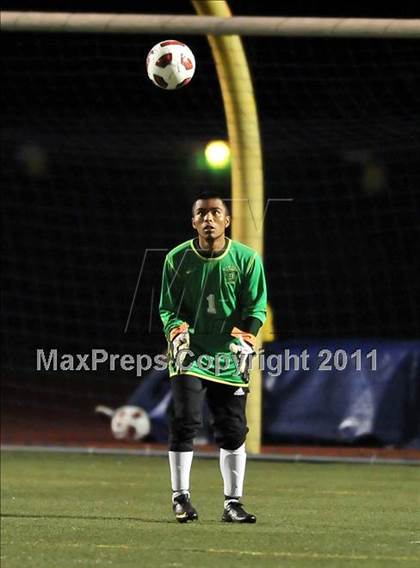 Thumbnail 2 in Santa Barbara vs. Oak Hills (CIF SoCal D2 Regional Final) photogallery.