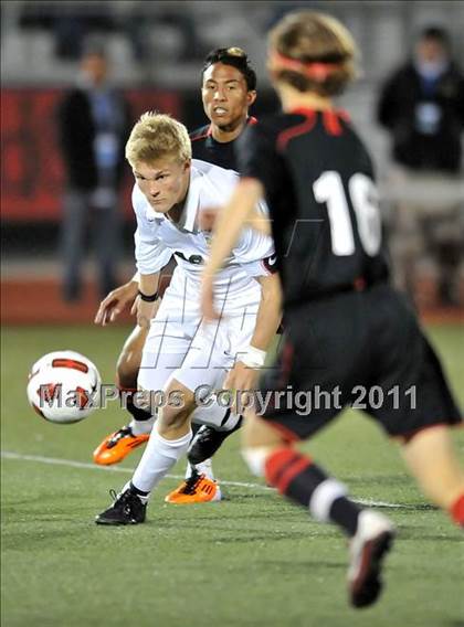 Thumbnail 2 in Santa Barbara vs. Oak Hills (CIF SoCal D2 Regional Final) photogallery.