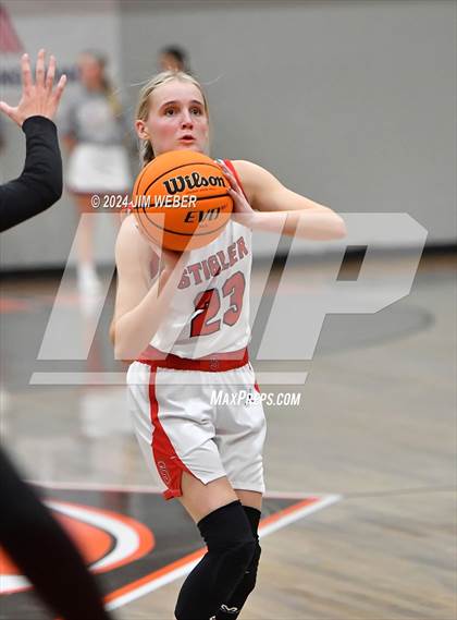 Thumbnail 3 in Stigler vs. Vian (Sequoyah Co. Tournament) photogallery.