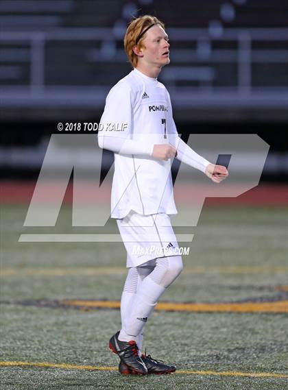 Thumbnail 3 in Glastonbury vs. Pomperaug (CIAC Class LL Semifinal) photogallery.