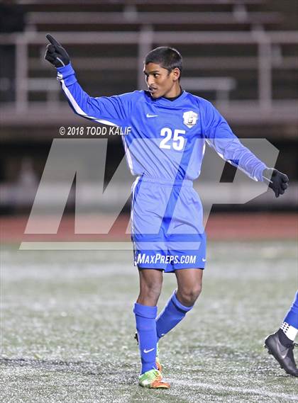 Thumbnail 2 in Glastonbury vs. Pomperaug (CIAC Class LL Semifinal) photogallery.