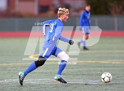 Thumbnail 3 in Glastonbury vs. Pomperaug (CIAC Class LL Semifinal) photogallery.