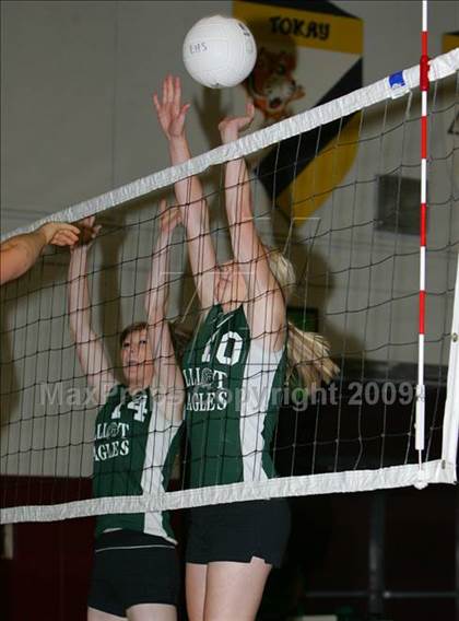 Thumbnail 3 in Elliot Christian vs Modesto (Edison Viking Classic) photogallery.