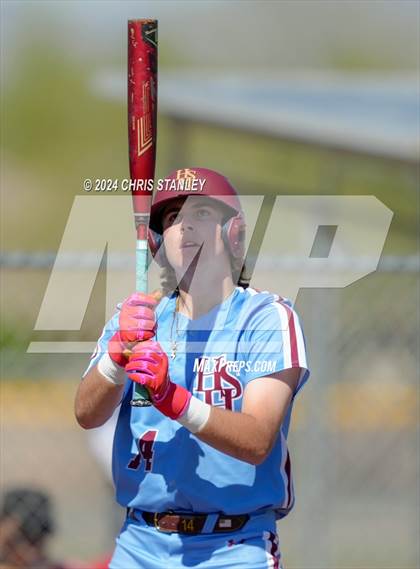 Thumbnail 1 in Highland vs. La Grande (Coach Bob Invitational) photogallery.