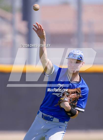 Thumbnail 2 in Highland vs. La Grande (Coach Bob Invitational) photogallery.