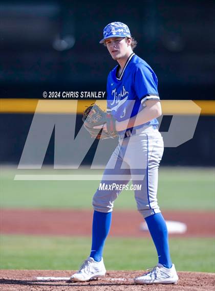 Thumbnail 3 in Highland vs. La Grande (Coach Bob Invitational) photogallery.