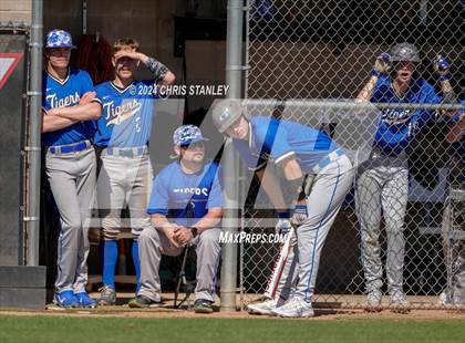 Thumbnail 3 in Highland vs. La Grande (Coach Bob Invitational) photogallery.