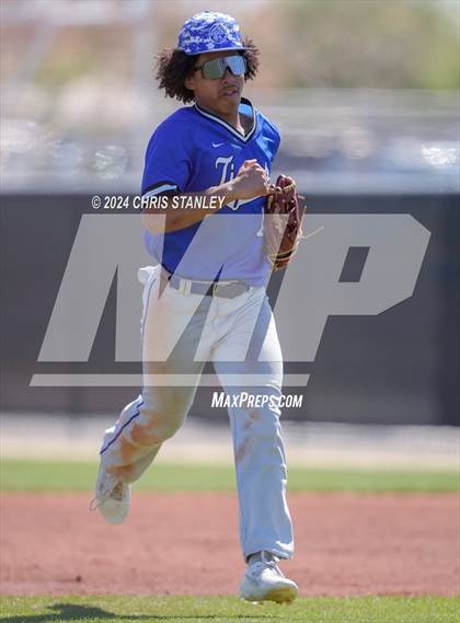 Thumbnail 3 in Highland vs. La Grande (Coach Bob Invitational) photogallery.