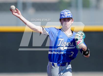 Thumbnail 3 in Highland vs. La Grande (Coach Bob Invitational) photogallery.