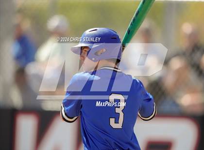 Thumbnail 2 in Highland vs. La Grande (Coach Bob Invitational) photogallery.
