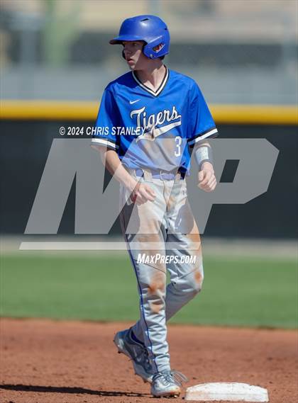 Thumbnail 1 in Highland vs. La Grande (Coach Bob Invitational) photogallery.