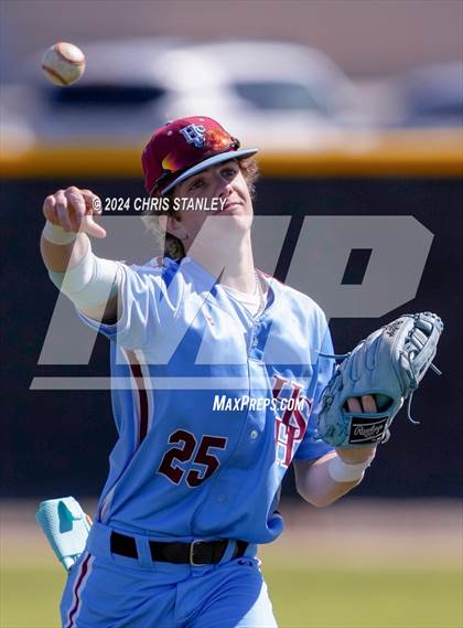 Thumbnail 3 in Highland vs. La Grande (Coach Bob Invitational) photogallery.