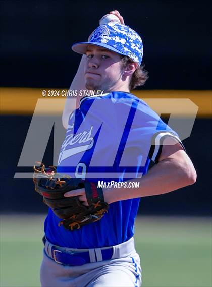Thumbnail 3 in Highland vs. La Grande (Coach Bob Invitational) photogallery.