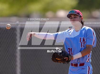 Thumbnail 3 in Highland vs. La Grande (Coach Bob Invitational) photogallery.